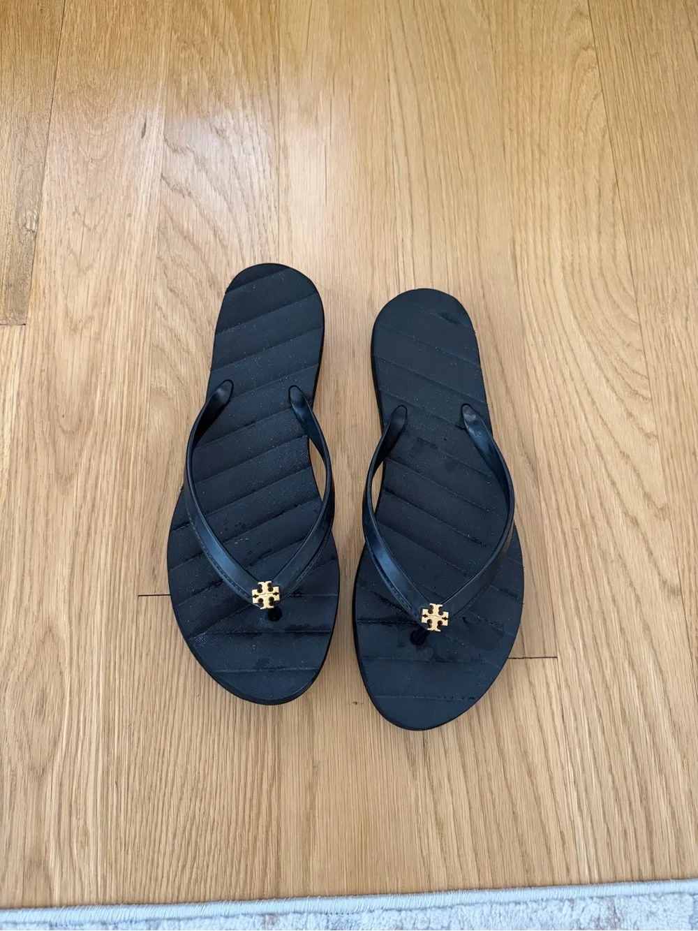 Tory Burch Black Flip Flop Sandals with Gold Logo - Picture 2 of 5